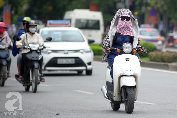 Mưa kéo dài, thời tiết Hà Nội mát mẻ như mùa thu